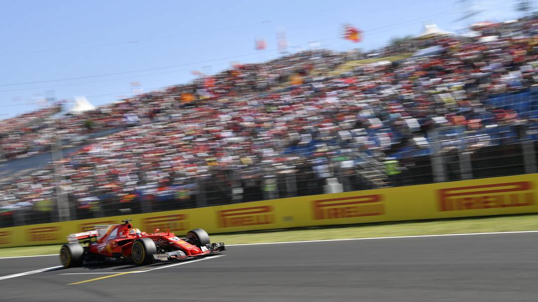 Doppietta targata Ferrari nel Gran Premio d&#39;Ungheria. Sebastian Vettel ha vinto la gara all&#39;Hungaroring, precendo il compagno di scuderia Kimi Raikkonen. In terza posizione la Mercedes Valtteri Bottas davanti all&#39;altra Stella d&#39;argento di Lewis Hamilton. AP